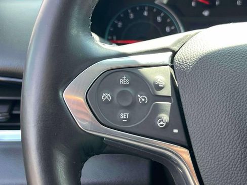 Used 2021 Chevrolet Traverse LT image 23