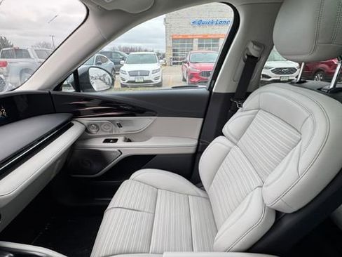 Used 2026 Lincoln Nautilus Reserve image 30