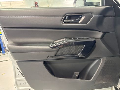 Used 2025 Nissan Pathfinder SV AWD/4WD image 27
