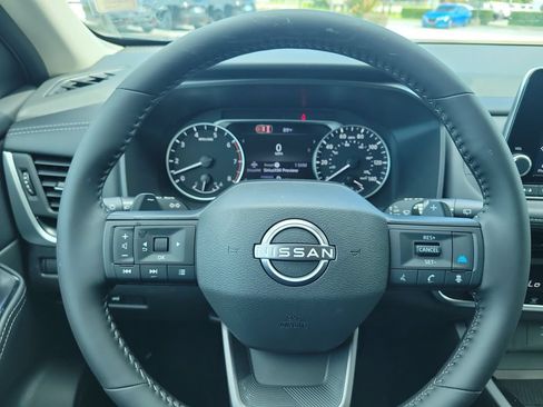 Used 2026 Nissan Rogue SV FWD image 28