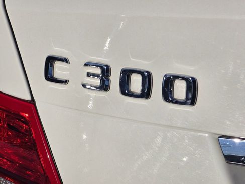 Used 2009 Mercedes-Benz C 300 Sedan image 15