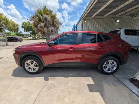 Used 2024 Chevrolet Trax LS w/ Driver Confidence Package FWD image 4