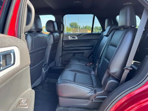 Used 2014 Ford Explorer XLT w/ Equipment Group 202A AWD/4WD image 16