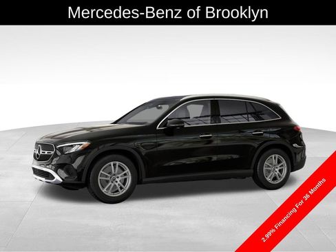 Used 2025 Mercedes-Benz GLC 300 4MATIC image 38
