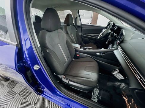 Used 2023 Hyundai Elantra SE FWD image 28
