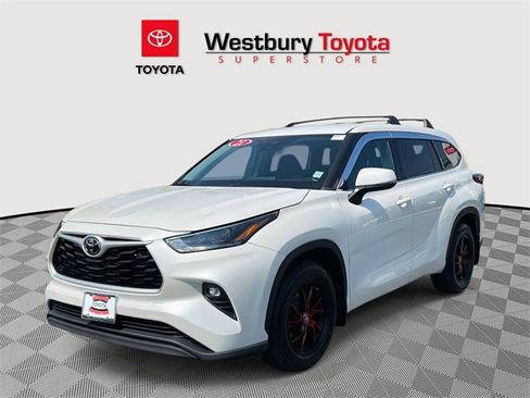 Certified 2021 Toyota Highlander LE image 5