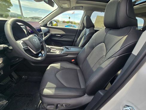 New 2026 Toyota Grand Highlander Limited AWD/4WD image 24