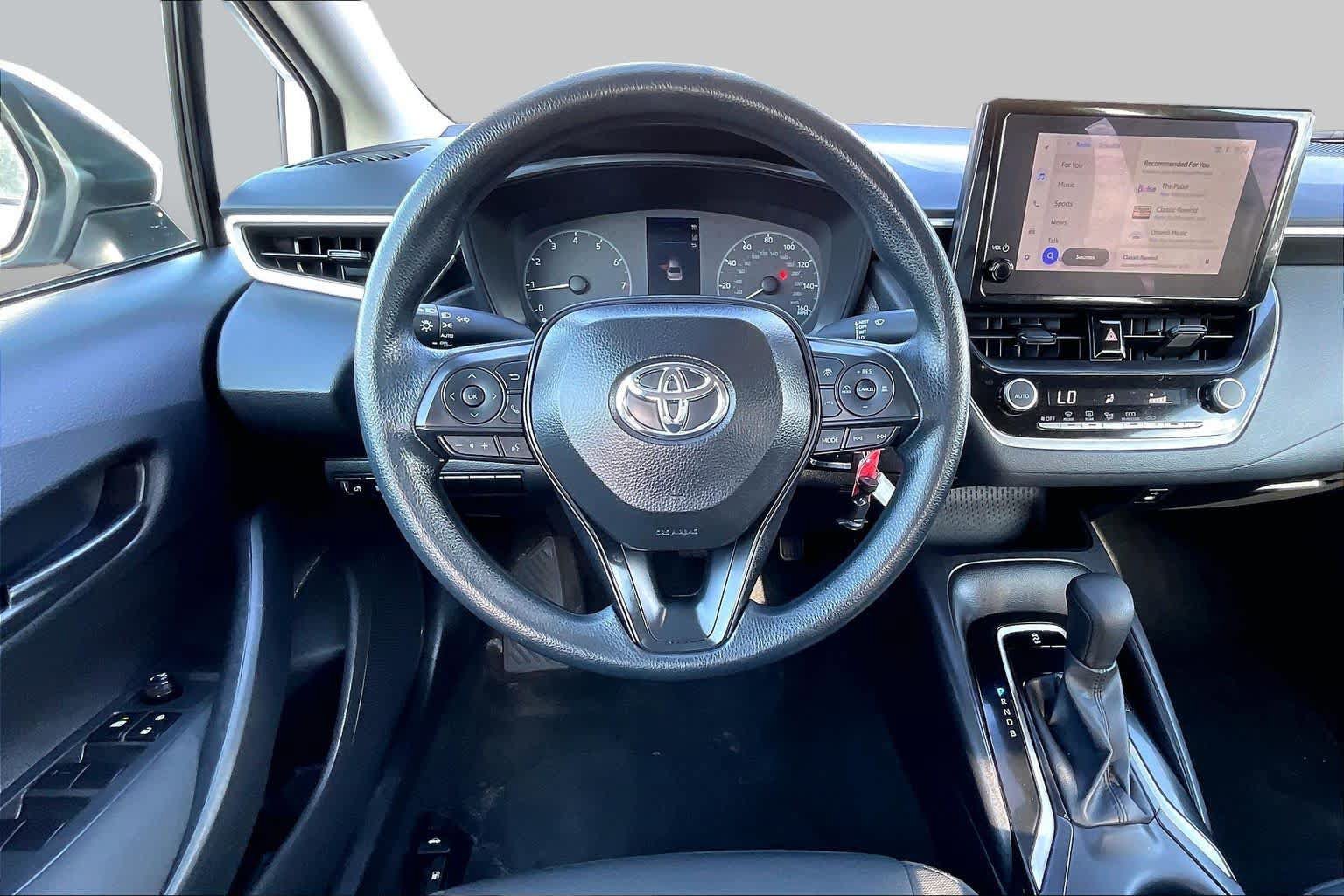 Used 2025 Toyota Corolla LE FWD image 5