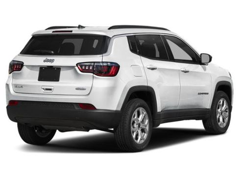 Certified 2025 Jeep Compass Limited AWD/4WD image 3
