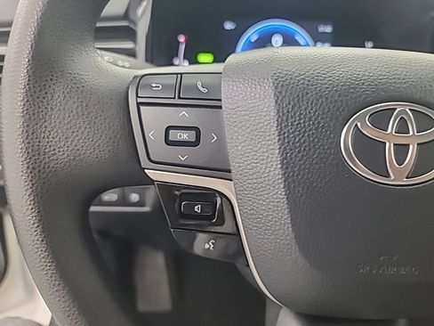 Used 2025 Toyota Camry SE FWD image 29