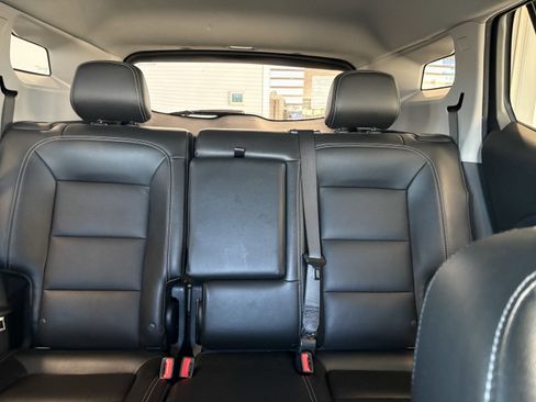 Used 2023 GMC Terrain SLT image 18
