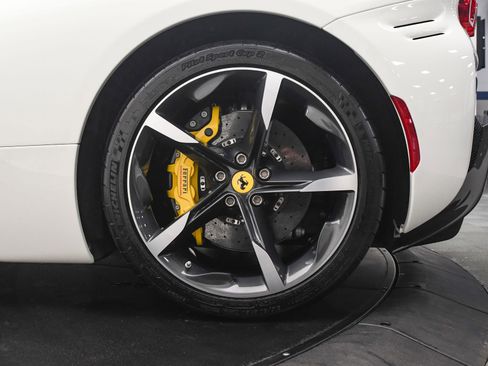 Used 2022 Ferrari SF90 Spider image 34