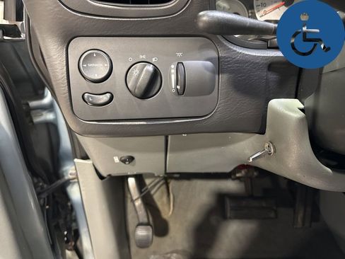 Used 2005 Chrysler Town & Country Touring w/ Leather Interior Group FWD image 15
