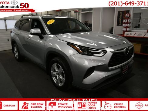 Used 2023 Toyota Highlander L FWD image 1