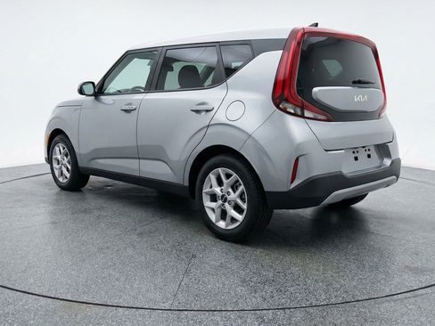 Used 2025 Kia Soul LX w/ LX Technology Package FWD image 6