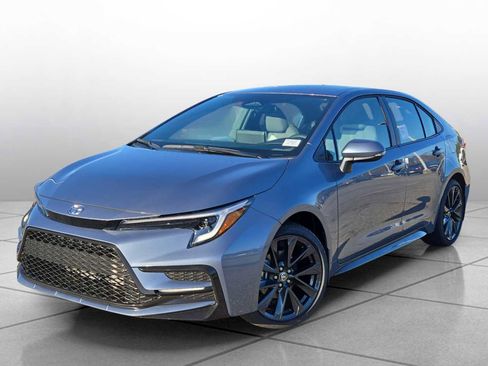 Used 2026 Toyota Corolla SE w/ SE Package image 2