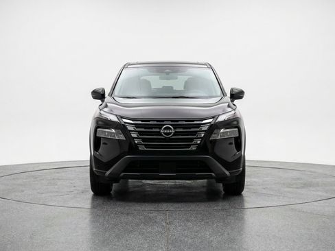 Used 2025 Nissan Rogue SV AWD/4WD image 2