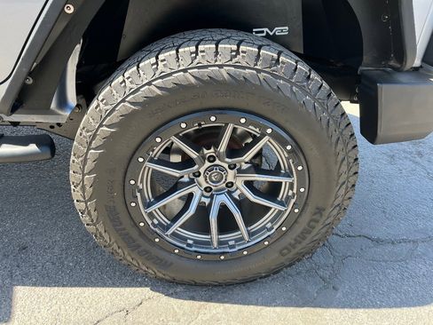 Used 2018 Jeep Wrangler Unlimited Sport S AWD/4WD image 38