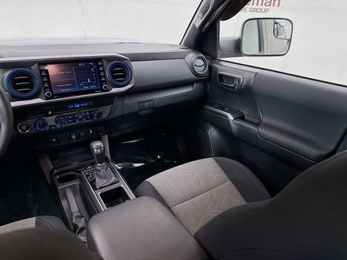 Used 2022 Toyota Tacoma TRD Off-Road image 21