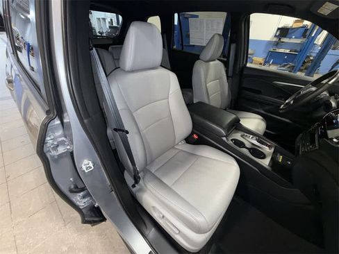 Certified 2025 Honda Passport EX-L image 16