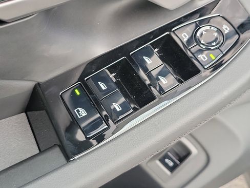 New 2026 BMW 530i w/ Premium Package image 19