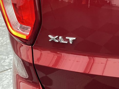 Used 2019 Ford Explorer XLT w/ Equipment Group 202A AWD/4WD image 36