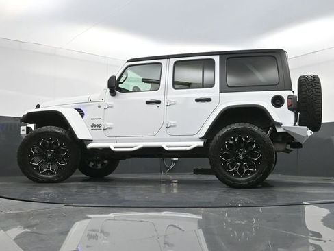 Used 2018 Jeep Wrangler Unlimited Sahara image 30