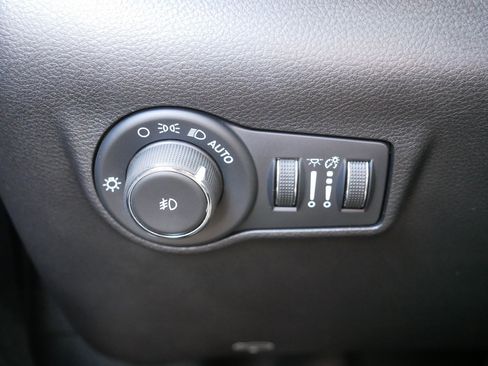 Used 2025 Jeep Compass Trailhawk w/ Trailhawk Elite Group AWD/4WD image 26