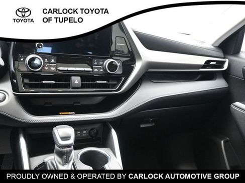 Used 2024 Toyota Highlander XLE image 28