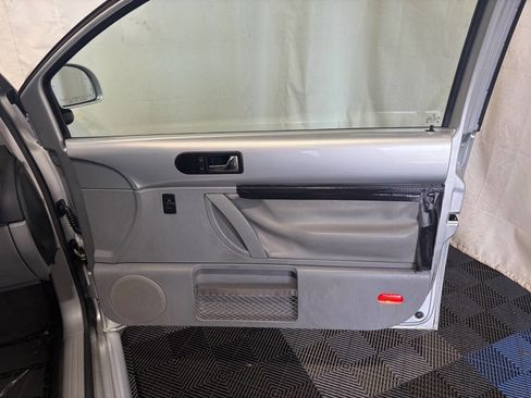 Used 2000 Volkswagen Beetle GLS FWD image 10