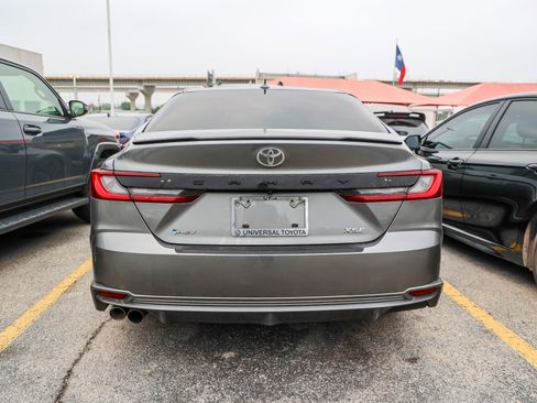 Used 2025 Toyota Camry XSE FWD image 4