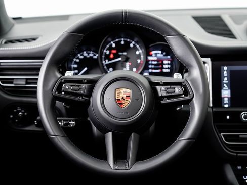 Used 2025 Porsche Macan image 13