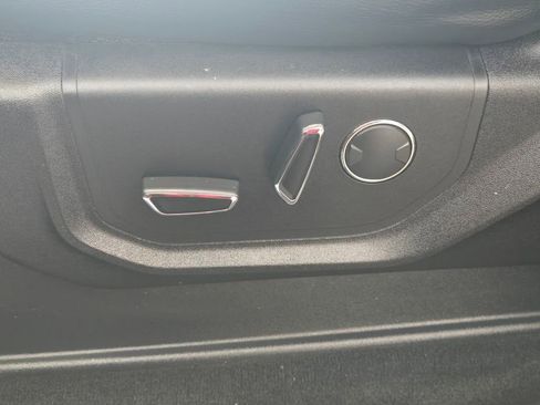 Used 2018 Ford F250 Lariat w/ Chrome Package image 13