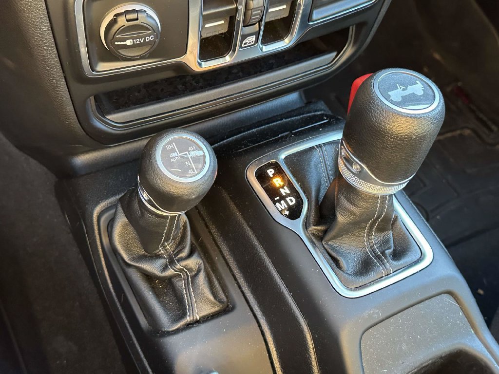 Used 2024 Jeep Wrangler Unlimited w/ Convenience Group AWD/4WD image 30