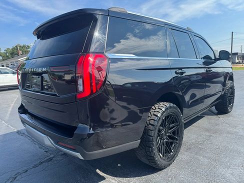Used 2025 Ford Expedition Platinum AWD/4WD image 3