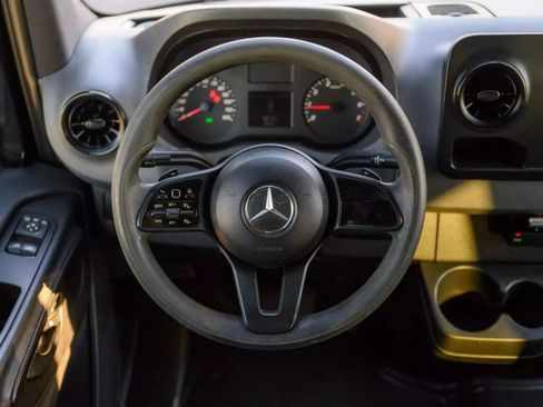 Used 2019 Mercedes-Benz Sprinter 2500 image 35