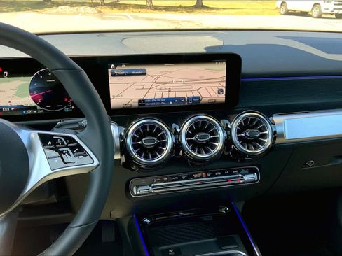 New 2025 Mercedes-Benz GLB 250 4MATIC image 6