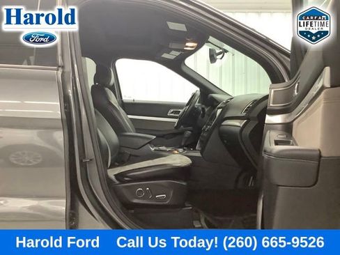 Used 2017 Ford Explorer XLT w/ XLT Technology Feature Bundle FWD image 12