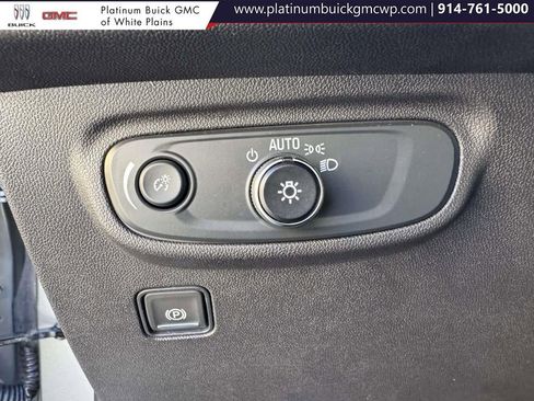 Used 2024 GMC Terrain SLE w/ Driver Convenience Package image 19