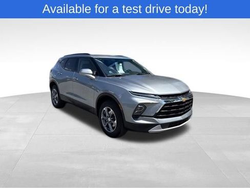 Used 2024 Chevrolet Blazer LT w/ Convenience Package FWD image 3