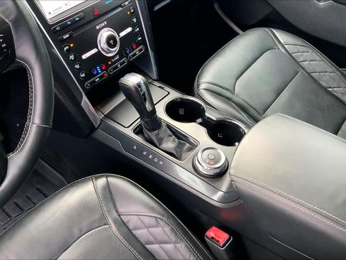 Used 2019 Ford Explorer Platinum AWD/4WD image 17