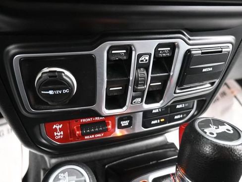 Used 2018 Jeep Wrangler Unlimited Rubicon AWD/4WD image 25