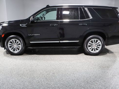 Used 2024 GMC Yukon SLT w/ SLT Premium Package AWD/4WD image 10