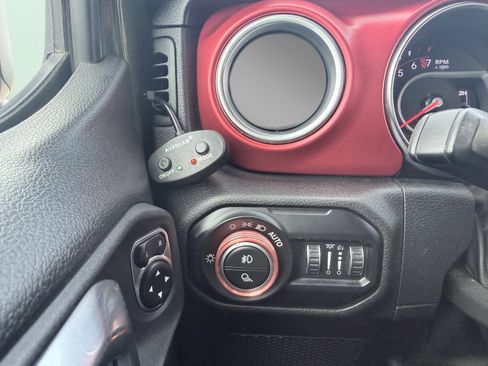 Used 2021 Jeep Gladiator Rubicon w/ Cold Weather Group image 58