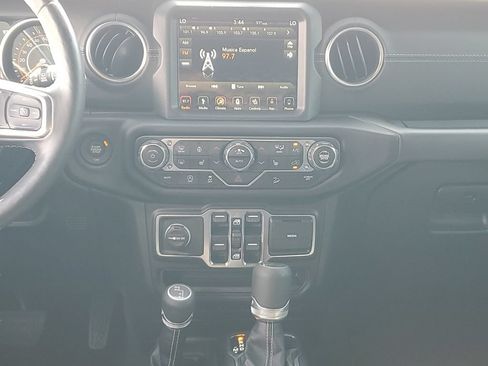 Used 2019 Jeep Wrangler Unlimited Sahara AWD/4WD image 15
