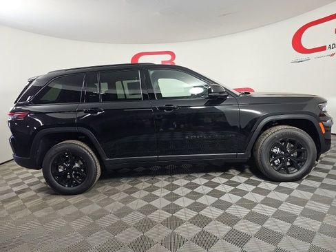 New 2025 Jeep Grand Cherokee 4WD image 8