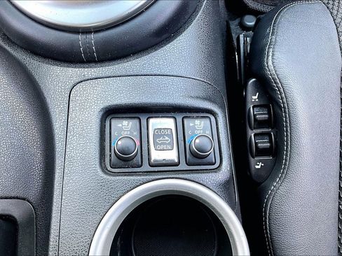 Used 2014 Nissan 370Z Touring RWD image 28