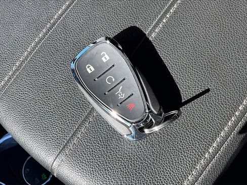 Used 2023 Chevrolet Traverse LT image 12