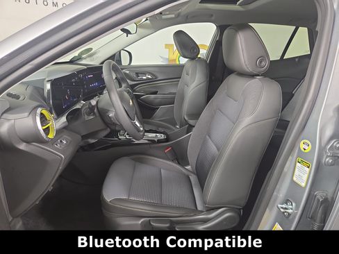 Certified 2024 Chevrolet Trax LT w/ Sunroof Package FWD image 11