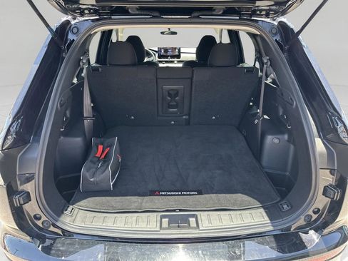 Used 2025 Mitsubishi Outlander ES FWD image 22